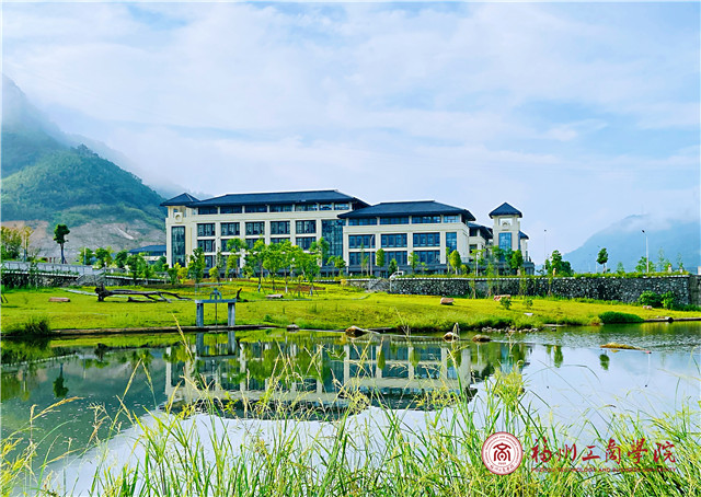 每日校训|福州工商学院:崇德求实 厚积为新