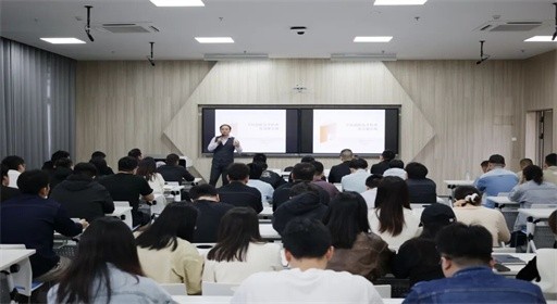 防患于未“燃”，筑牢安全防线｜学校举行消防安全及设施实操专题培训会